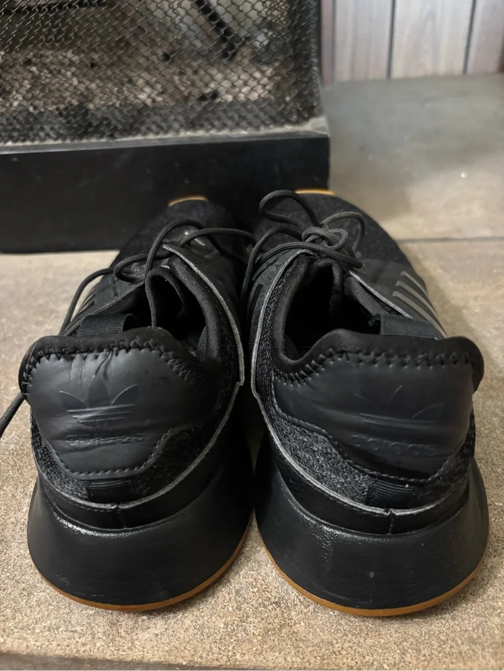 adidas lightweight black